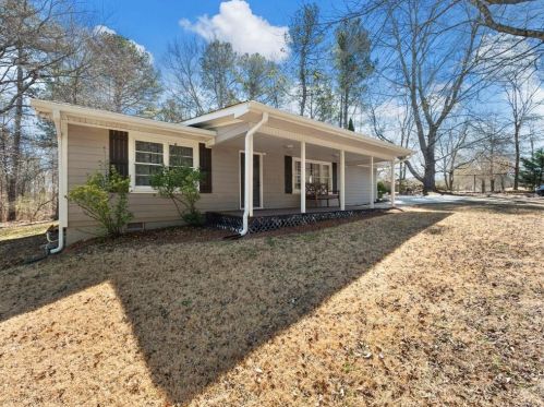 3253 Lee Dr, Buford, GA 30518-1531