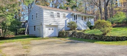 7 Read Pl, Wilton, CT 06897-4835