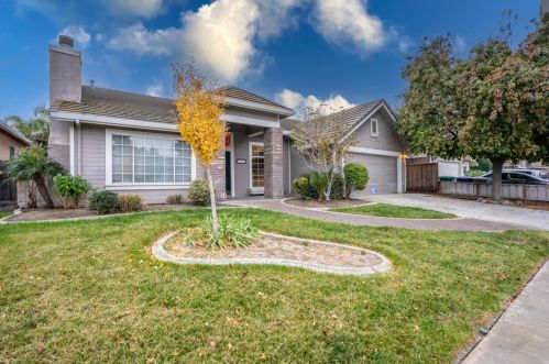 1353 El Cajon Ln, Los Banos, CA 93635-3022