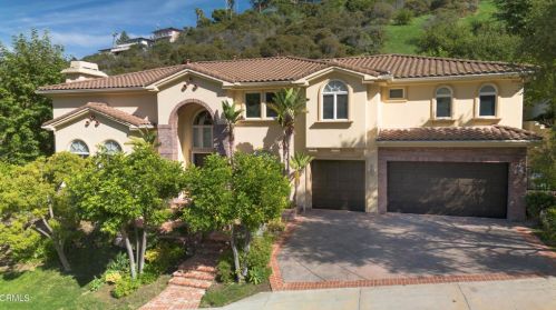 3692 Benedict Canyon Ln, Van Nuys, CA 91423-4679