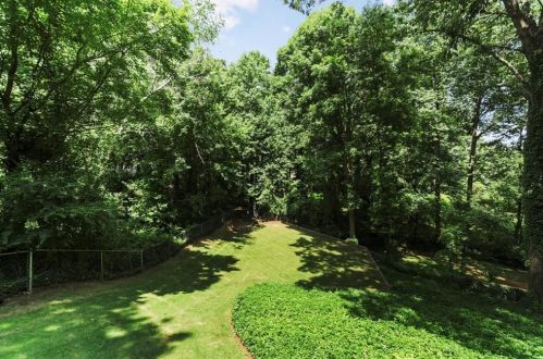 6879 Lockridge Dr, Atlanta GA  30360-1514 exterior