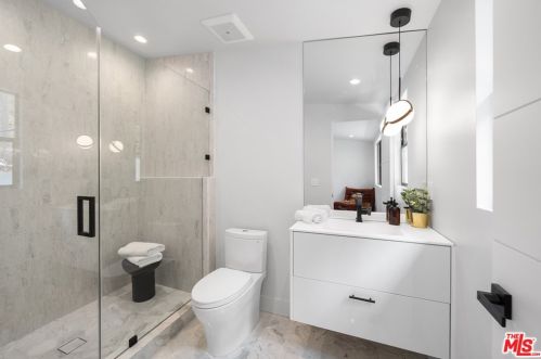 17137 Escalon Dr, Van Nuys CA  91436-4029 exterior