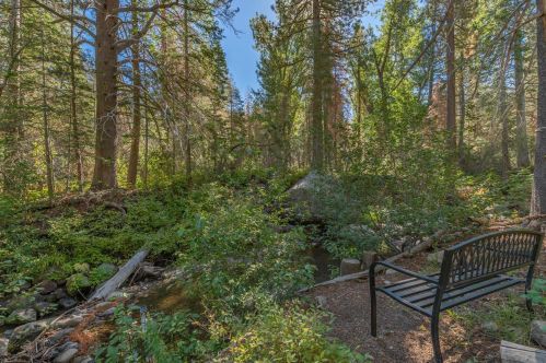 8600 Cold Stream Rd, Truckee, CA 96161-0519