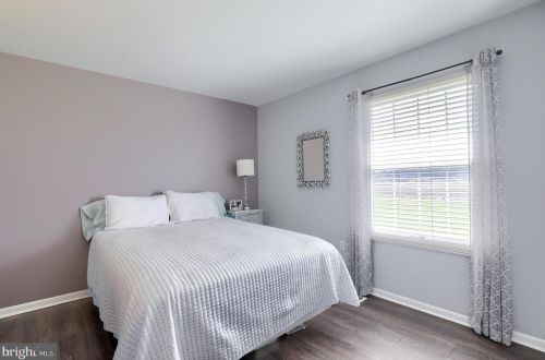 72 Lexton Dr, York PA 17404-9438 exterior