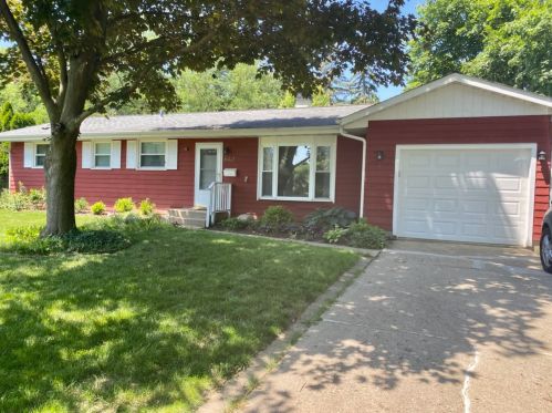 642 Adobe Ct, Carol Stream, IL 60188-1527