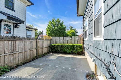 84 Mclaren St, Tinton Falls NJ  07701-2304 exterior