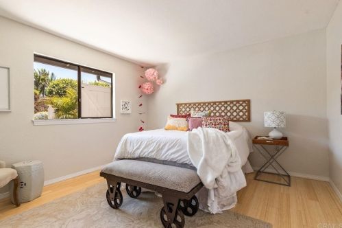 2004 Troy Pl, Vista CA  92084-4831 exterior