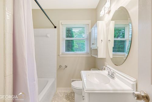 6896 Lockridge Dr, Atlanta GA  30360-1515 exterior