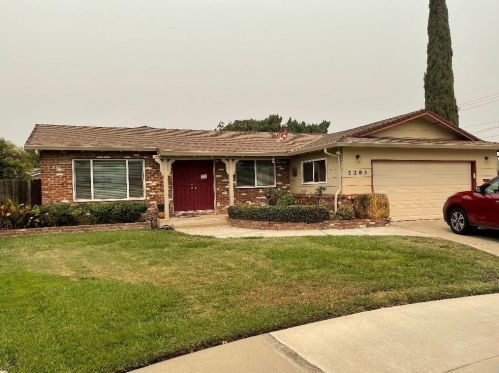 2205 Colonial Ct, Stockton, CA 95209-2307