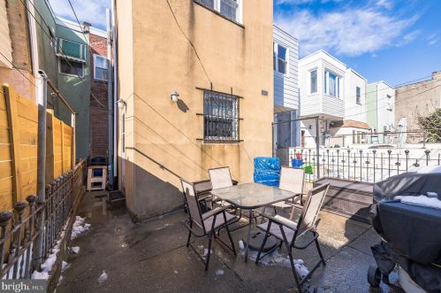 2341 10th St, Philadelphia PA 19133-1512 exterior