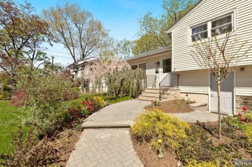 141 Boulevard, N Milford, NJ 07646-1701