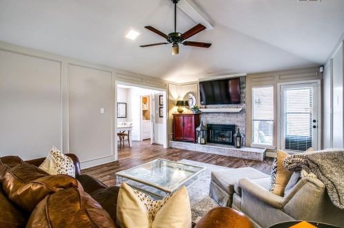 2008 Toulon Ln, Carrollton TX 75007-2204 exterior