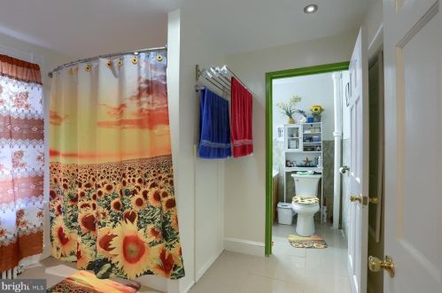 543 Strawberry St, Lancaster PA  17602-4466 exterior