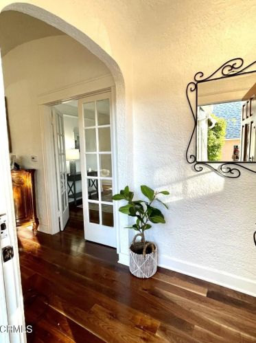 239 Mariposa St, Altadena, CA 91001-5133