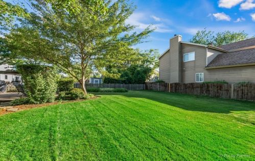 1168 Chalet Dr, Carol Stream IL  60188-3972 exterior