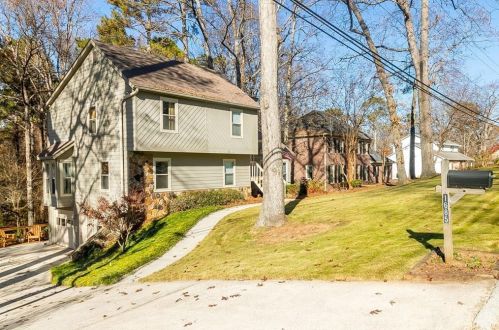 1685 Maple Ridge Dr, Suwanee, GA 30024-2000