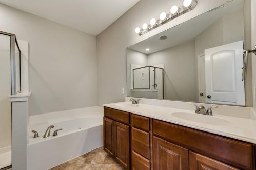 1511 Biltmore Ln, Irving TX  75063-3423 exterior