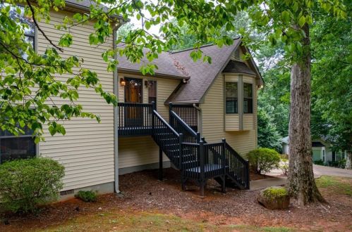 303 Cacique Ct, Holly Springs, GA 30188-2758