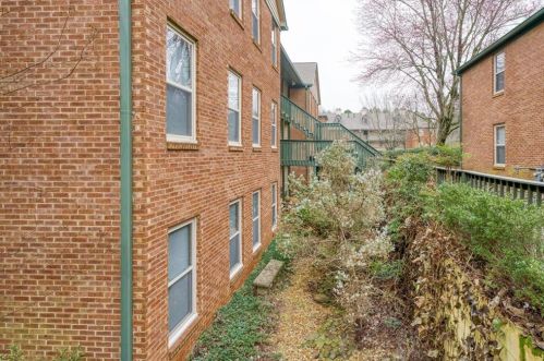 202 Brittany Ct, Duluth GA  30096-2672 exterior