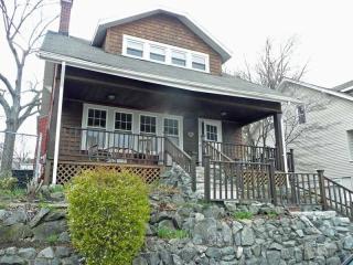 107 Sheffield Ave, Pawtucket, RI 02860-5733
