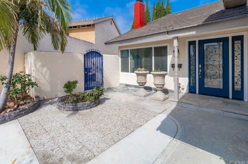 1313 Pembrooke Ln, Anaheim, CA 92804-5433