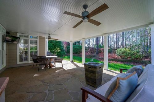 1075 Queensgate Dr, Smyrna GA  30082-6400 exterior