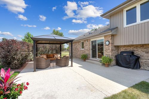 7606 Lakeview Ter, Frankfort, IL 60423-8653