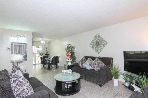 166 1st St, El Cajon, CA 92021-6928