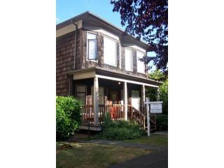 156 11th Ave, Seattle WA  98102-5710 exterior