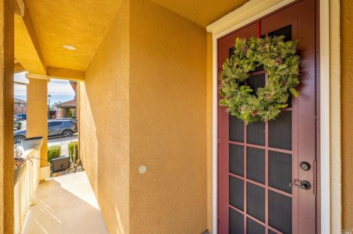 300 Potters Ln, Vacaville, CA 95687-8243
