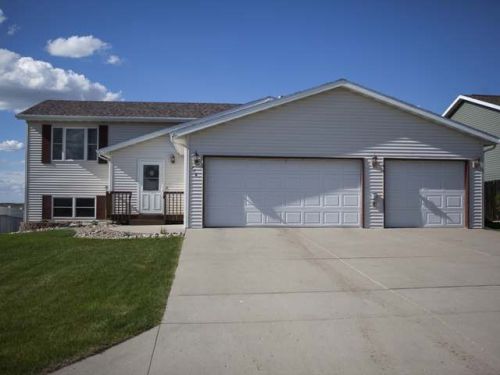 116 Allen Dr, Bismarck, ND 58504-9118