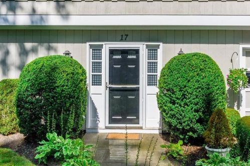 17 Old Saugatuck Rd, Norwalk CT  06855-2022 exterior