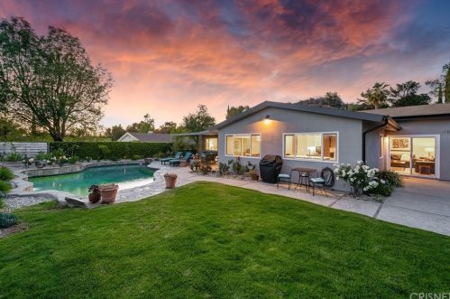 21214 Lighthill Dr, Topanga, CA 90290-4439