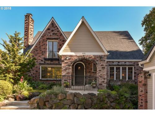626 Comus Ct, Portland, OR 97219-7790