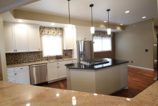 1460 Skyline Dr, Minneapolis MN  55422-4284 exterior