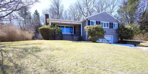 415 Bunker Hill Ave, Waterbury, CT 06708-1907
