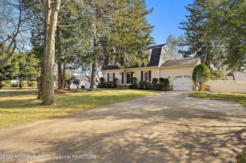 530 Wall St, Tinton Falls NJ  07724-2424 exterior