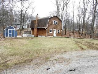 15 Michigan Trl, Hopatcong, NJ 07843-1136