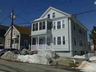 16 Dickens St, Providence, RI 02908-3623