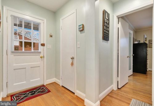 322 Northwest Dr, Silver Spring MD 20901-1431 exterior