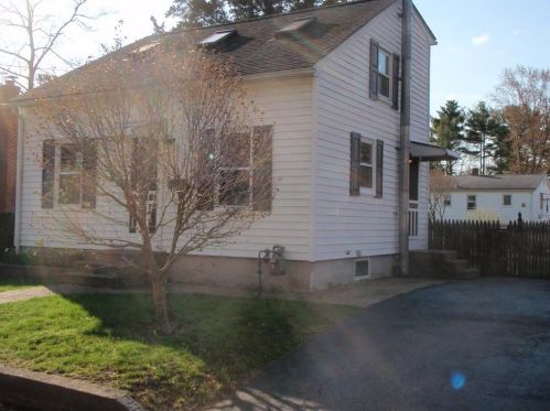 29 Florida Ave, Coventry, RI 02816-5607