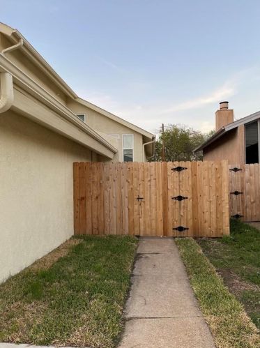 213 Rochelle Rd, Irving TX  75062-5706 exterior