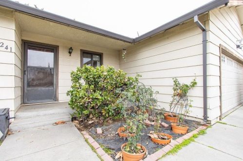 2241 Drew Ave, Turlock, CA 95382-1753
