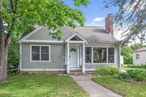 1027 Idaho Ave, Saint Paul MN  55117-3352 exterior
