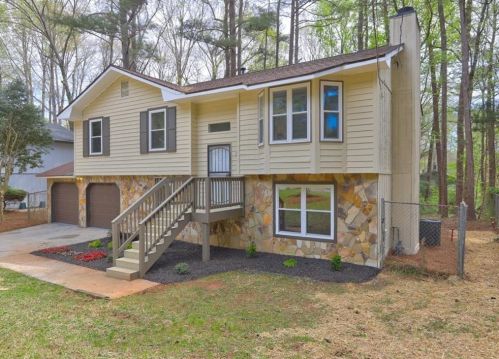 1924 Sailcloth St, Lithonia, GA 30058-5532
