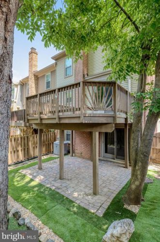 7218 Gentian Ct, Springfield VA  22152-3847 exterior