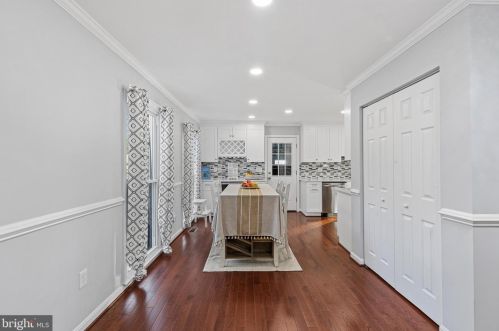 5002 Ten Mills Rd, Columbia MD  21044-1539 exterior