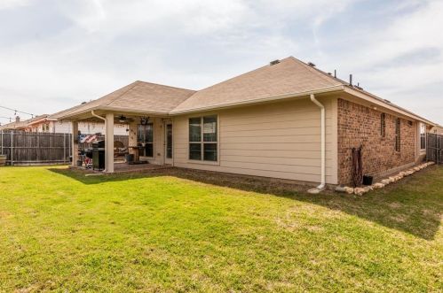 524 Crown Oaks Dr, Fort Worth TX  76131-4264 exterior