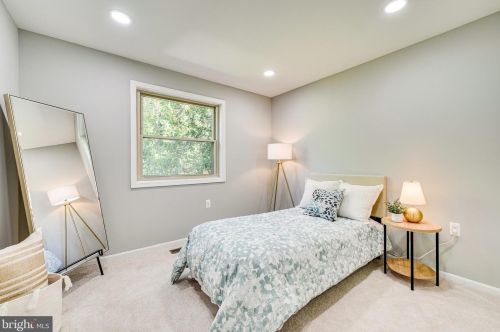 5838 Kara Pl, Springfield VA  22015-3327 exterior