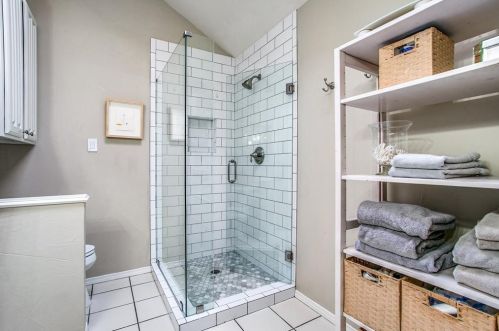 2008 Toulon Ln, Carrollton TX 75007-2204 exterior